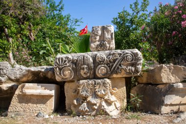 Demre - Antalya, 26 Haziran 2023, Antalya, Antalya 'da antik söz yazarı Myra kaya mezarı yıkıntıları.