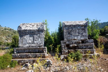 Türkiye 'deki Sidyma Antik Kenti. Antik Sidyma Sitesi 'ndeki kaya mezarları, Mugla, Türkiye