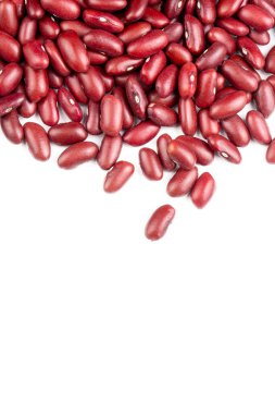 Kuru fasulye, beyaz arka planda böbrek fasulyesi.