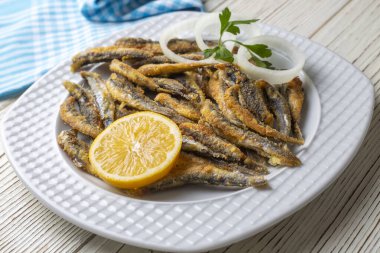 Kızarmış Ançüez (Türkçe adı: Hamsi Tava)