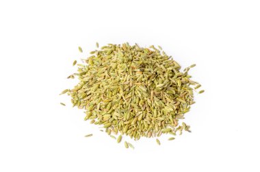 Beyaz arka planda kurumuş rezene tohumları