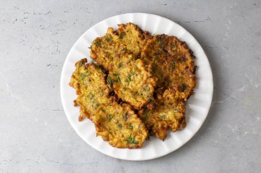 Mucver, geleneksel Türk yemekleri. (Türk mutfağı) Kabaklı ev yemeği.