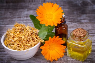 Cam ve damla petrol Isolated bitkisel calendula officinalis
