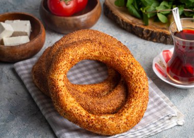 Simit adında bir Türk fast food simidi. Susamlı Türk simidi Simit. Simit geleneksel Türk pastanesidir. Türkçe isim; simit - hayat