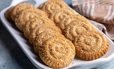 Kombe adında kurabiye kalıplarından yapılmış kurabiyeler. Antakya 'nın geleneksel yerel yemekleri.