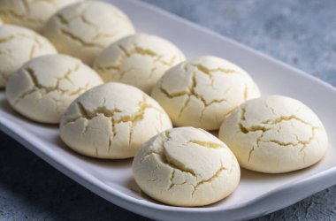 Geleneksel Lezzetli Türk tatlısı; un kurabiyesi (un kurabiyesi))