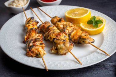 Kızarmış midye, lezzetli midye (Türkçe adı; midye tava, polis ablası midye)