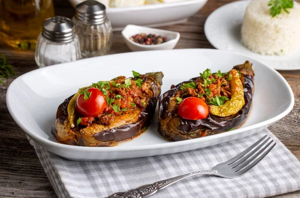 Tradycyjne Pyszne Tureckie Jedzenie Danie Mięsa Bakłażana Nazwa Turecka Karniyarik — Zdjęcie stockowe