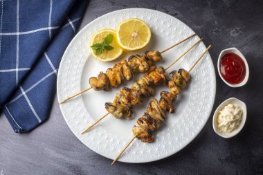 Kızarmış midye, lezzetli midye (Türkçe adı; midye tava, polis ablası midye)