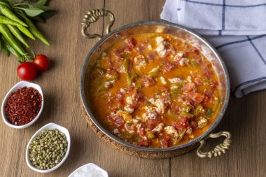 Ünlü Türk erkekler sofrasında yumurta, karabiber ve domateslerden yapılıyor..