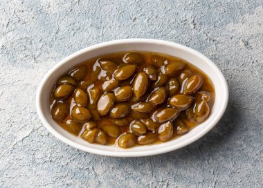 Türk mutfağından lezzetli bir reçel çeşidi; şam fıstığı reçeli.