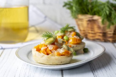 Geleneksel lezzetli Türk yemekleri; zeytinyağlı enginar (zeytinyagli enginar)