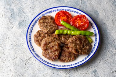 Geleneksel Türk yemekleri; Türk köfteleri, Türkçe adı; Akcaabat kofte)