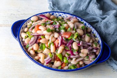 Türk yemekleri; kurutulmuş fasulye salatası (Türkçe adı; piyaz)