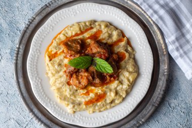 Hunkar Begendi 'nin Patlıcan ve Etten yaptığı Türk Yemeği.