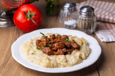 Hunkar Begendi 'nin Patlıcan ve Etten yaptığı Türk Yemeği.