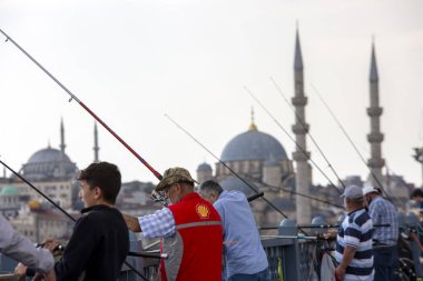 İstanbul - Türkiye, 18 Şubat 2021, Balıkçı, Galata Köprüsü Halkı