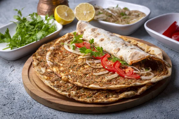 Türk yemekleri; Türk pizzası - Lahmacun