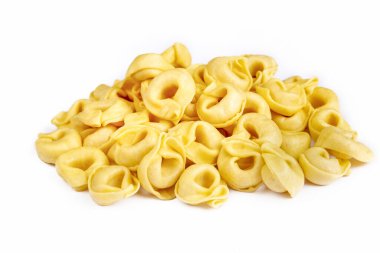 Tortellini. Tortellini İtalyan makarnası. Geleneksel İtalyan yemekleri.