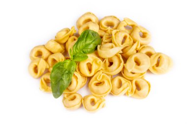 Tortellini. Tortellini İtalyan makarnası. Geleneksel İtalyan yemekleri.
