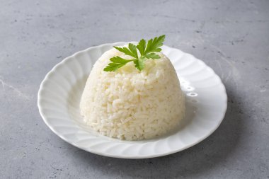 Düz pirinç pilavı, Türkçe adı; pirinc pilavi