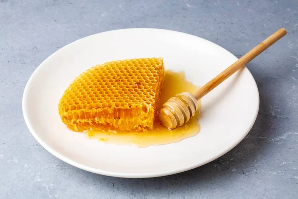 Sladké Voštinové Plástve Izolované Bílých Včelích Produktech Koncepcí Organických Přírodních — Stock fotografie