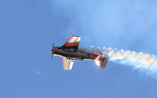 トルコ イズミル 2022年9月9日 イズミル独立記念日のお祝い トルコの星空飛行機ショーと呼ばれるトルコ空軍の航空機のデモンストレーションチーム — ストック写真
