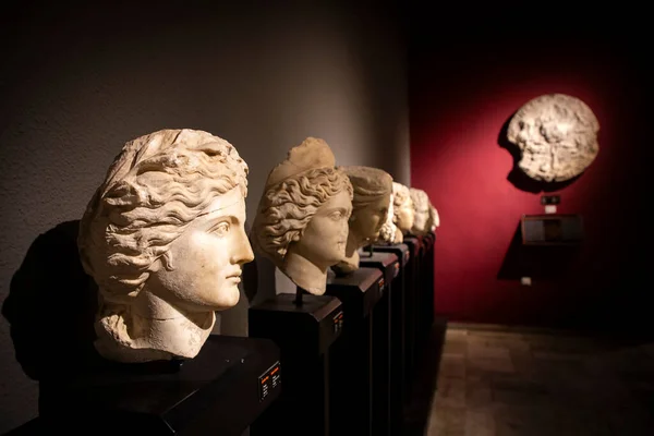 アンタルヤ美術館 トルコ 2023年8月10日 アンタルヤ博物館で展示された古代のアンティーク像 — ストック写真