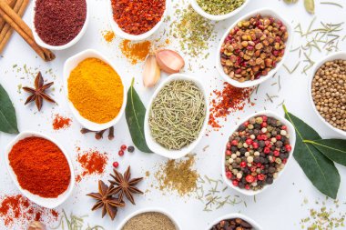 Karışık baharatlar, çeşitli baharatlar.