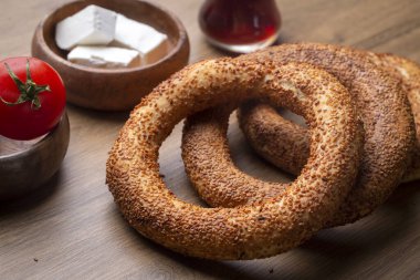 Simit adında bir Türk fast food simidi. Susamlı Türk simidi Simit. Simit geleneksel Türk pastanesidir. Türkçe isim; simit - hayat