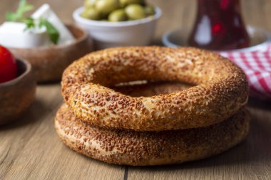 Simit adında bir Türk fast food simidi. Susamlı Türk simidi Simit. Simit geleneksel Türk pastanesidir. Türkçe isim; simit - hayat