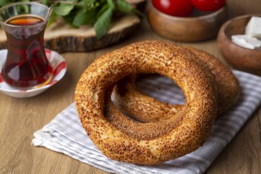 Simit adında bir Türk fast food simidi. Susamlı Türk simidi Simit. Simit geleneksel Türk pastanesidir. Türkçe isim; simit - hayat