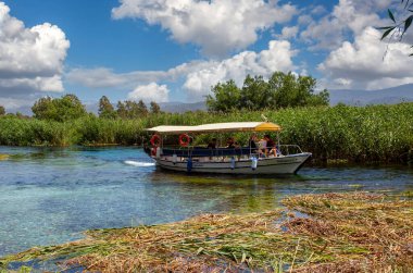 Akyaka - Mugla - Türkiye, 28 Mayıs 2021, Akyaka Nehri manzaralı Akyaka Köyü.