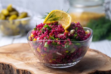 Şalgamlı Bulgur Salatası (Türkçe adı; salgamlı bulgur salatasi)