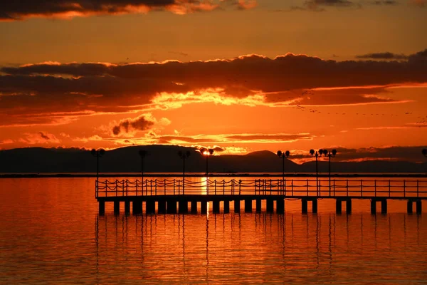Ηλιοβασίλεμα Στη Σμύρνη Τουρκία Θάλασσα Και Ηλιοβασίλεμα Χρώματα Στα Σύννεφα — Φωτογραφία Αρχείου