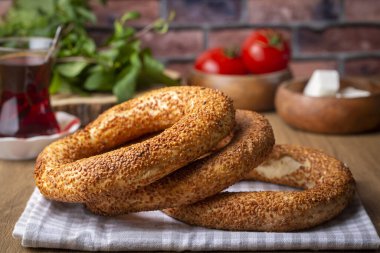 Simit adında bir Türk fast food simidi. Susamlı Türk simidi Simit. Simit geleneksel Türk pastanesidir. Türkçe isim; simit - hayat