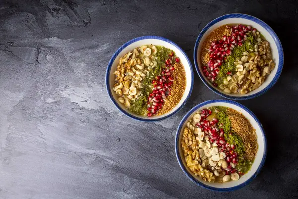 Geleneksel lezzetli Türk tatlıları; Ashura (Emin)