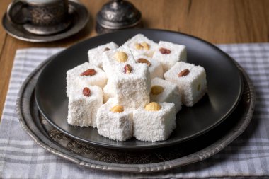 Geleneksel Türk hazzı; Sultan hazzı (Türkçe adı: Sultan lokumu))