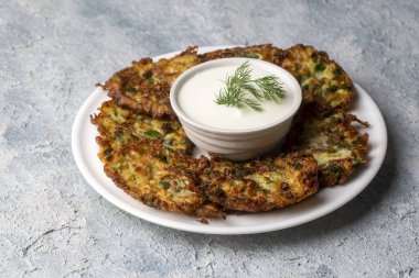 Çok fazla. Geleneksel Türk kabağı Mucver. Mucver, rendelenmiş kabaktan yapılmış Türk böreği veya krep..