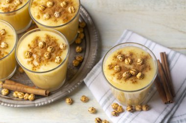 Kızarmış nohut Boza veya Bosa ile geleneksel Türk içeceği