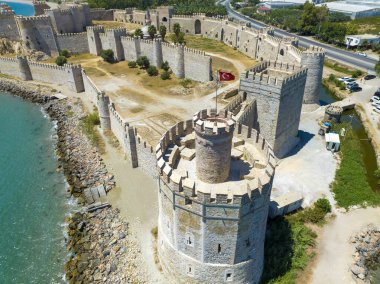 Anamur Kasabası 'ndaki Mamure Şatosu veya Anamur Şatosu' nun hava görüntüsü