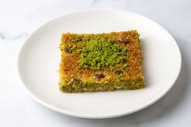 Türkiye tatlı öncesi kadayif - şam fıstıklı kadayif