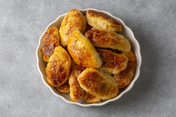 Türk mutfağı; El yapımı Peynir Pastası (Türkçe adı; peynirli pogaca)