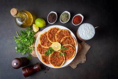 Türk Yemeği Findik Lahmacun - Mini Pizza