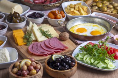 Geleneksel lezzetli Türk kahvaltısı, yemek konsepti fotoğrafı.