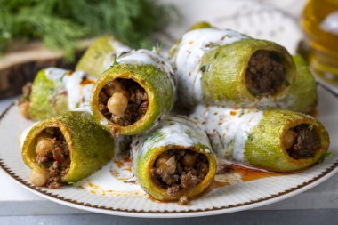 Sihil Mahsi; Antakya 'da yapılan özel bir tencere - Türkiye Bölgesel Mutfağı' ndan Hatay mutfağı. Kabak dolması gibi bir şey..
