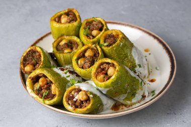 Sihil Mahsi; Antakya 'da yapılan özel bir tencere - Türkiye Bölgesel Mutfağı' ndan Hatay mutfağı. Kabak dolması gibi bir şey..