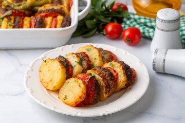 Traditional Turkish food; baked potatoes and meatballs. Turkish name; kofteli patates dizmesi, patates dizme