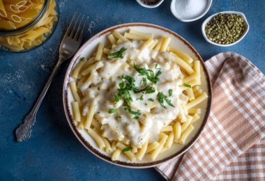 Lezzetli yemekler, peynirli makarna.