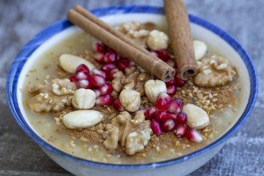 Geleneksel lezzetli Türk tatlıları; Ashura (Emin)